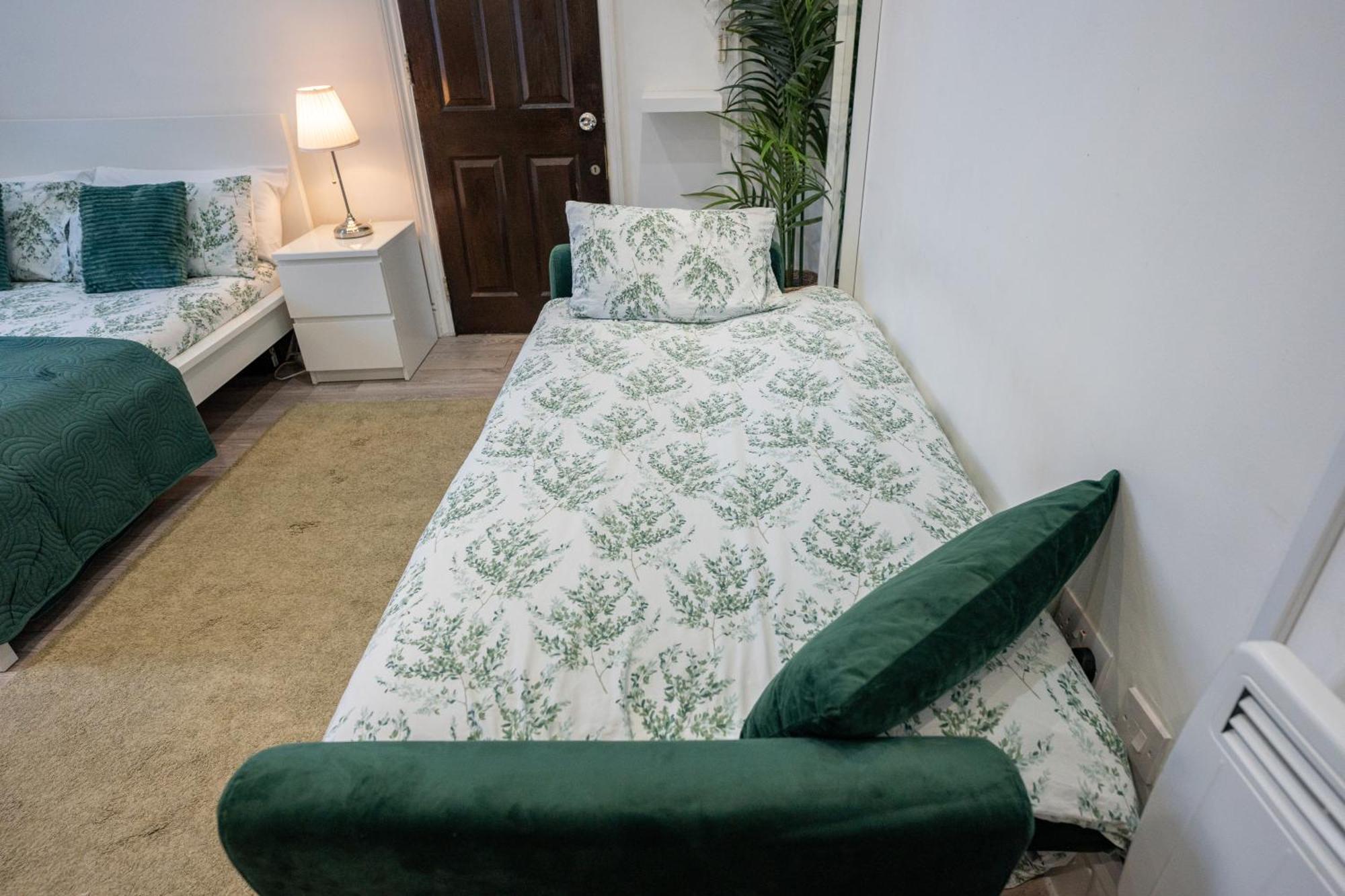 Beautiful Studio Flat In Hackney Next To Overground Station Londres Exterior foto